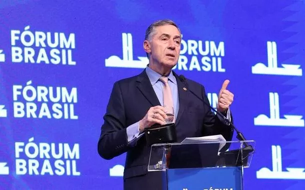 "Se o Congresso está discutindo anistia, o local é mesmo o Congresso", diz Barroso