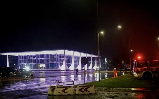 Explosão de bomba causa a morte de uma pessoa em frente ao prédio do STF (vídeo)