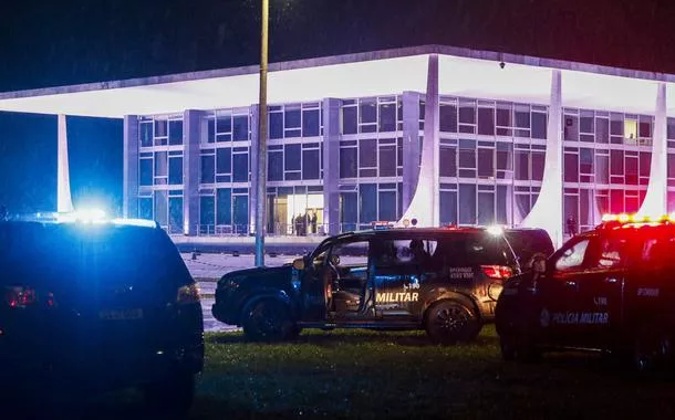 Viaturas policiais em frente ao Supremo Tribunal Federal