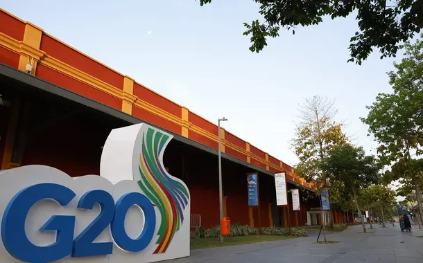Carro da comitiva de ministro é roubado no centro do Rio antes do G20