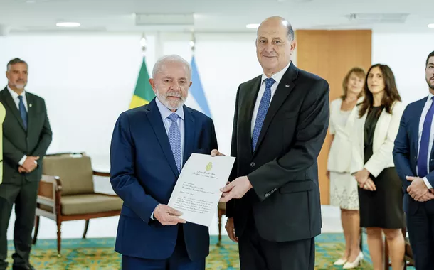 14.11.2024 - Presidente Luiz Inácio Lula da Silva, durante apresentação de cartas credenciais do Embaixador da República Argentina, Guillermo Daniel Raimondi, no Palácio do Planalto, em Brasília - DF.