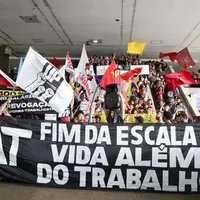 Manifestantes vão às ruas pelo fim da escala de trabalho 6x1