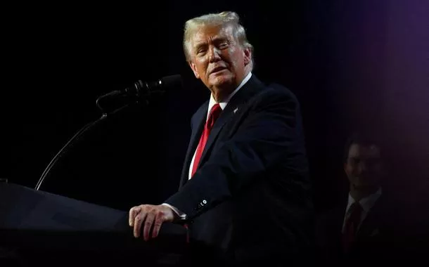 Trump analisa perdão aos invasores do Capitólio acusados de crimes violentos