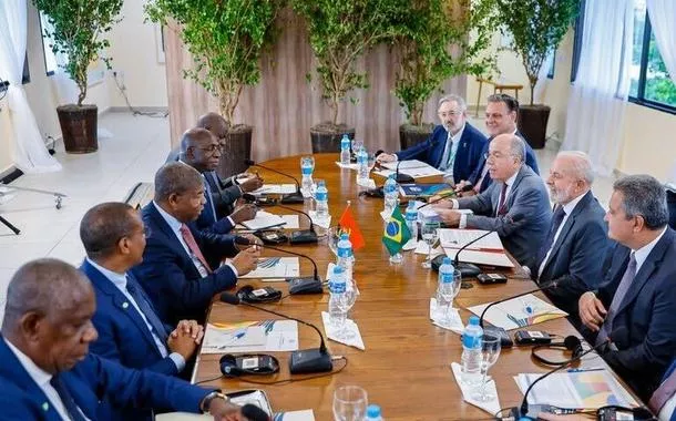 Presidente Lula durante reunião com o presidente de Angola, João Lourenço, no Rio de Janeiro