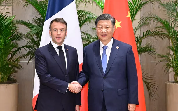 Xi Jinping se reúne com o presidente francês