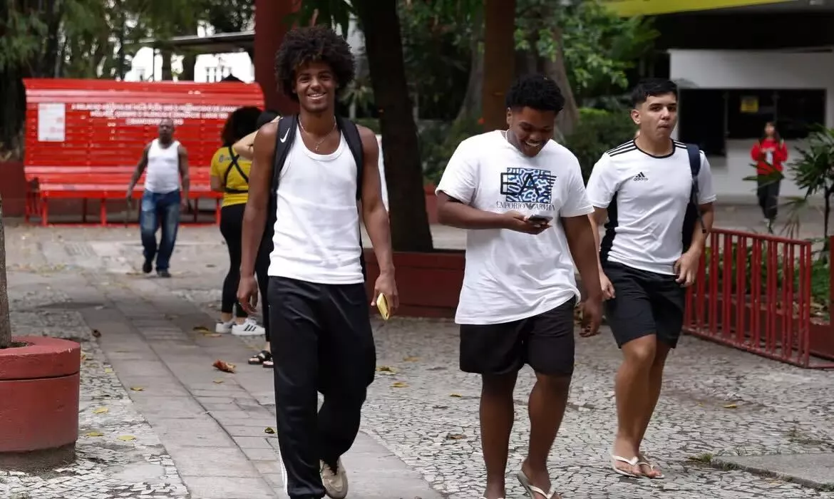 Redes sociais 'alimentam' problemas de saúde mental em 70% dos jovens