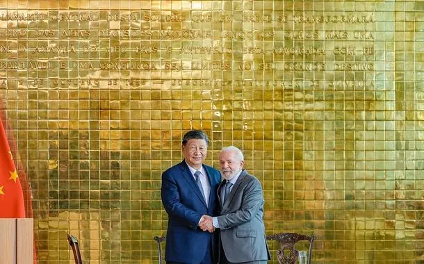 Xi Jinping (à esq.) e Lula