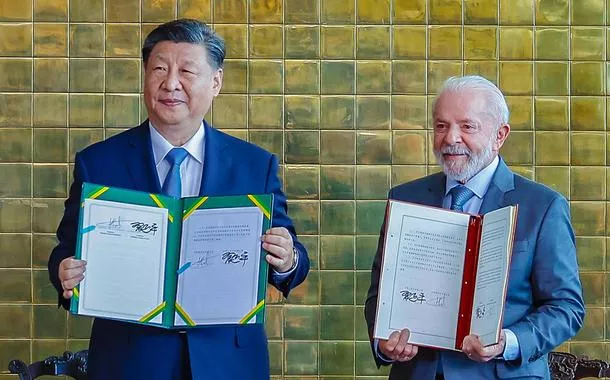 Xi Jinping (à esq.) e Lula