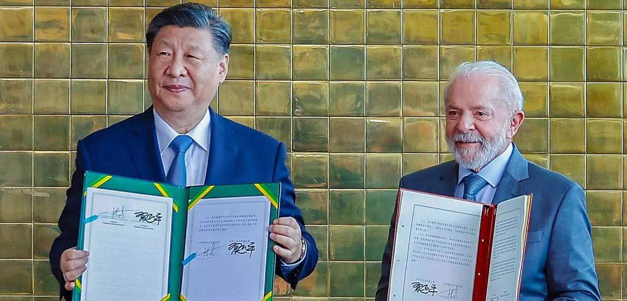 Xi Jinping (à esq.) e Lula