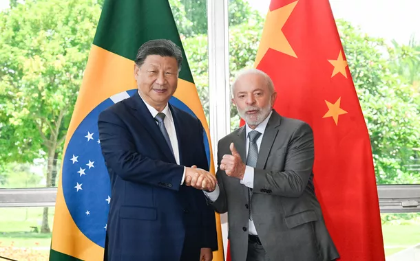 Xi Jinping participou da conferência de imprensa com o Presidente do Brasil, Luiz Inácio Lula da Silva