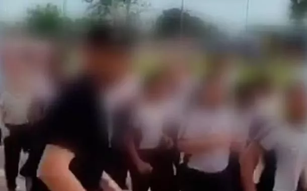 Estudantes de colégio militar cantam palavras de ódio durante marcha guiada por PM: 'Se eu não te matar, vou te prender'