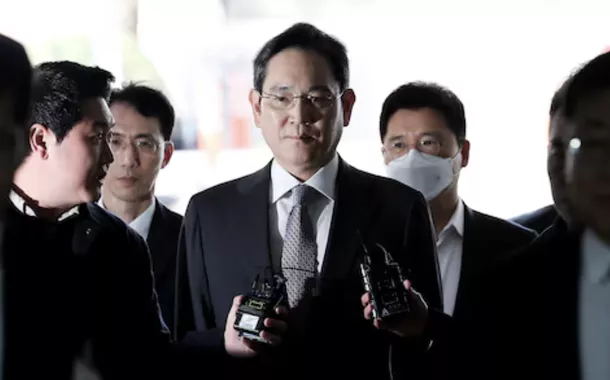O presidente da Samsung Electronics, Jay Y. Lee, chega a um tribunal em Seul, Coreia do Sul, em 25 de novembro de 2024