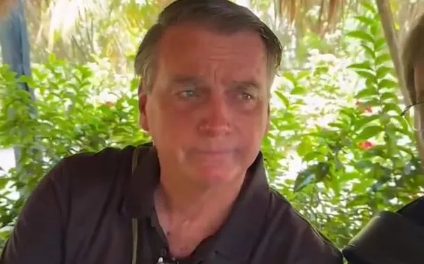 Em vídeo com ex-ministro, Bolsonaro chora e diz que seu "defeito foi jogar limpo”