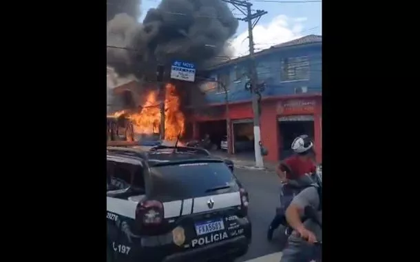 Ônibus em chamas na Zona Sul de SP