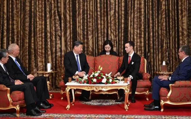 Xi Jinping conversa com príncipe herdeiro do Marrocos