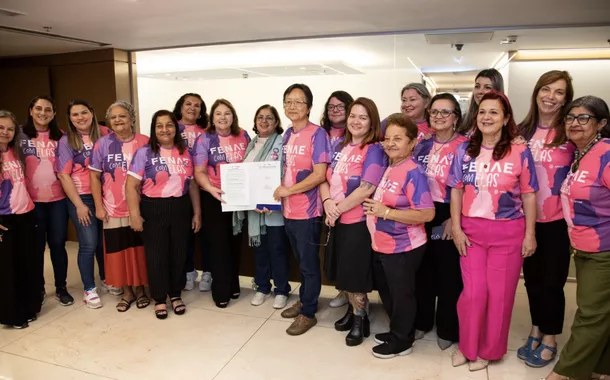 Fenae assina carta-compromisso pelo Feminicídio Zero em evento com ministra Cida Gonçalves