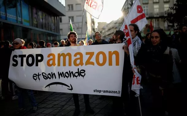 Greves na Black Friday em mais de 30 países buscam 'Fazer a Amazon Pagar'