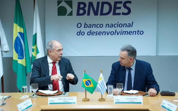 Mercadante discute parcerias com presidente eleito do Uruguai Yamandú Orsi em Brasília