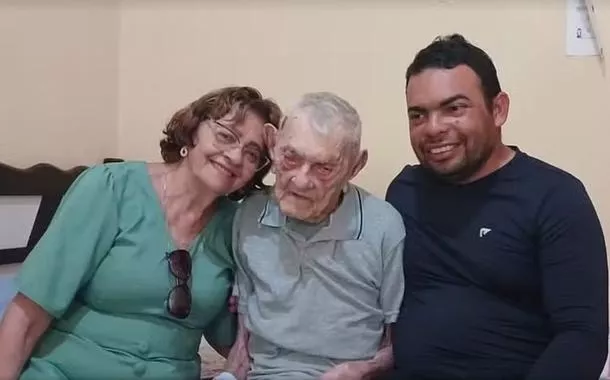 Brasileiro de 112 anos se torna o homem mais velho do mundo, mostra Livro dos Recordes