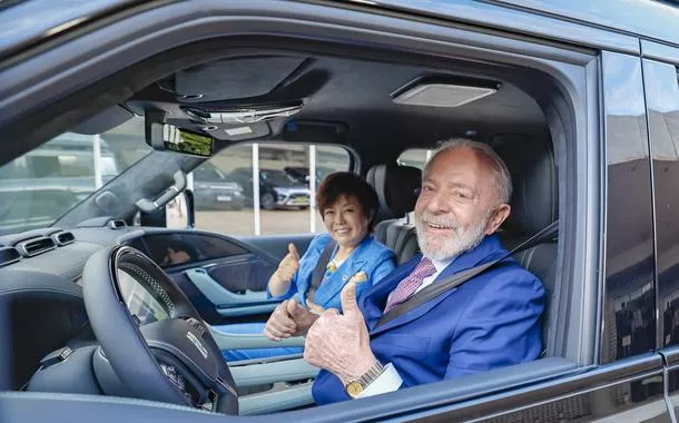 BYD produzirá no Brasil seu primeiro motor a eletricidade, gasolina e etanol