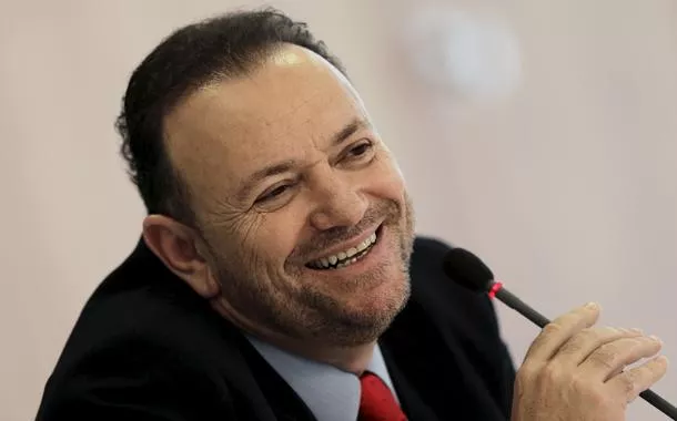 "Centro da nossa tática política é a reeleição de Lula", diz presidente do PT