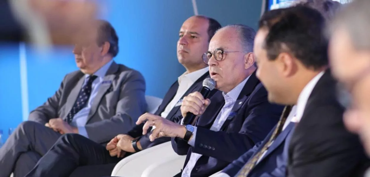 Edison Garcia anuncia usina fotovoltaica e expansão de energia limpa no DF
