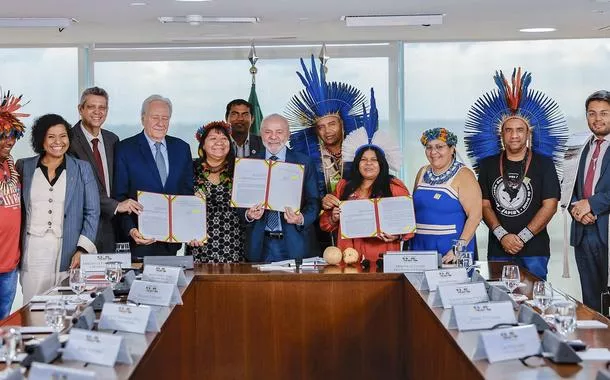 Lula assina demarcação de terra indígena na Paraíba