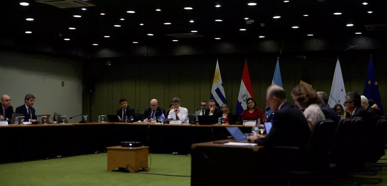 Negociadores da União Europeia e da América do Sul do acordo comercial UE-Mercosul participam de reunião no Palácio do Itamaraty, em Brasília
05/09/2024
