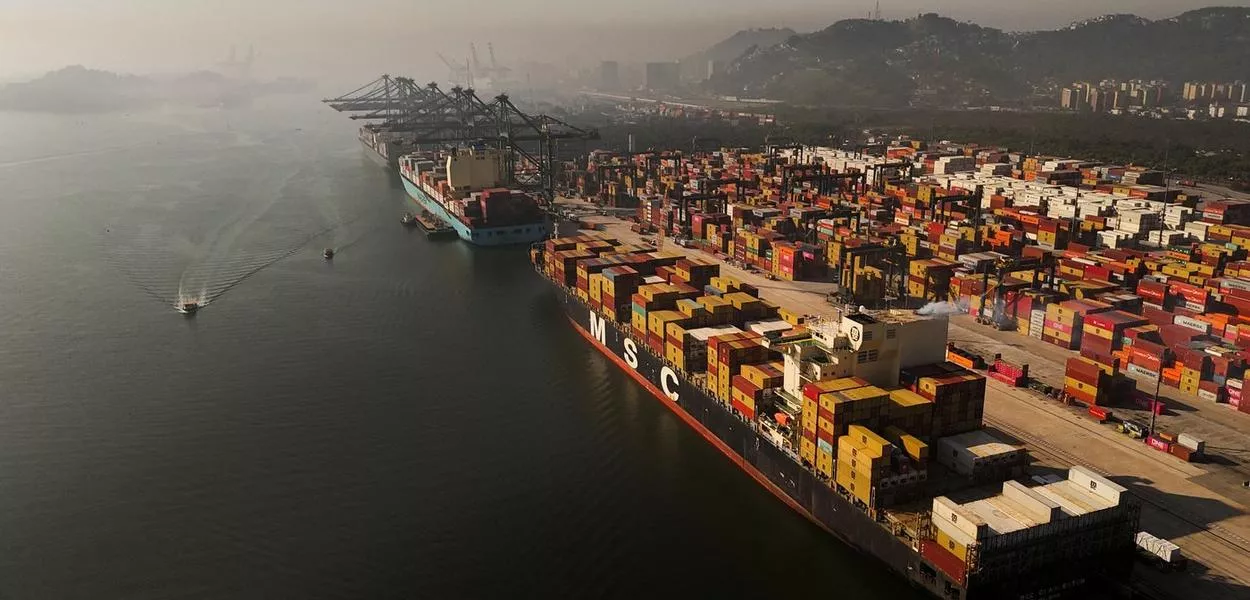 Navios no Porto de Santos
01/05/2024
REUTERS/Amanda Perobelli