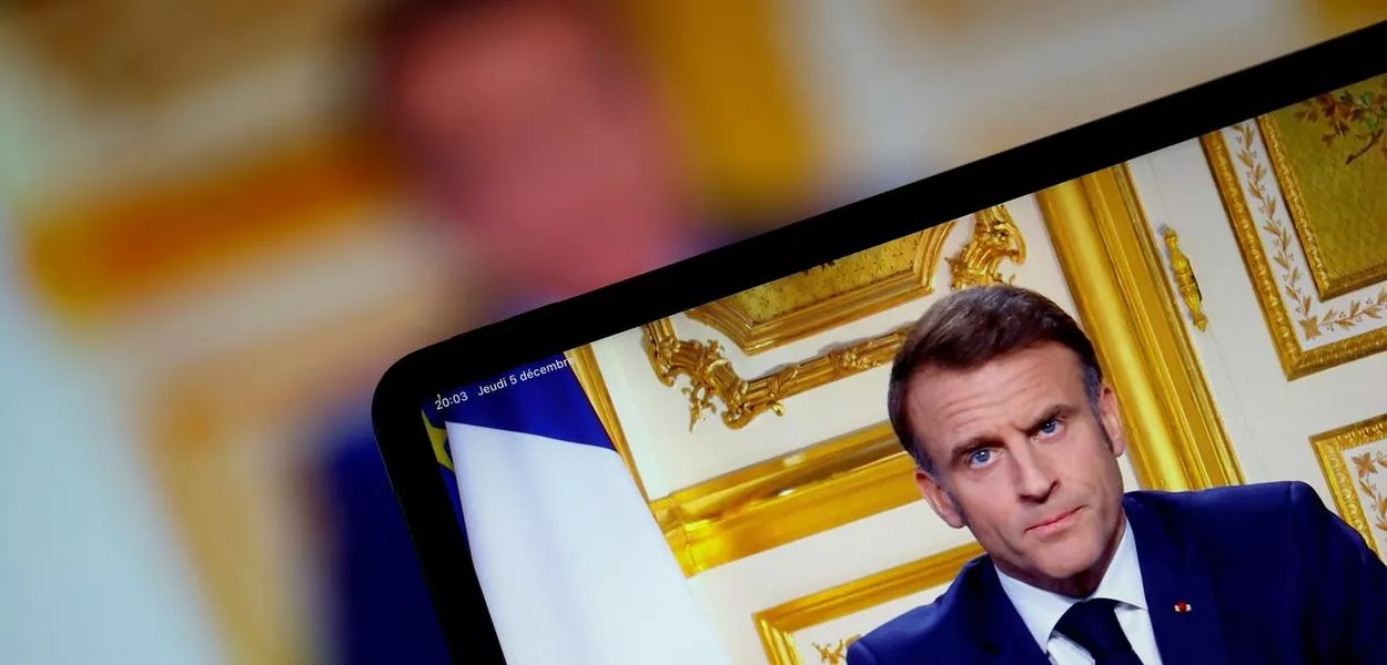 Presidente francês, Emmanuel Macron, durante pronunciamento em rede nacional
05/12/2024