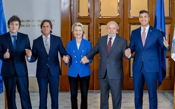 Javier Milei, Luis Lacalle Pou, Ursula von der Leyen, Lula e Santiago Peña