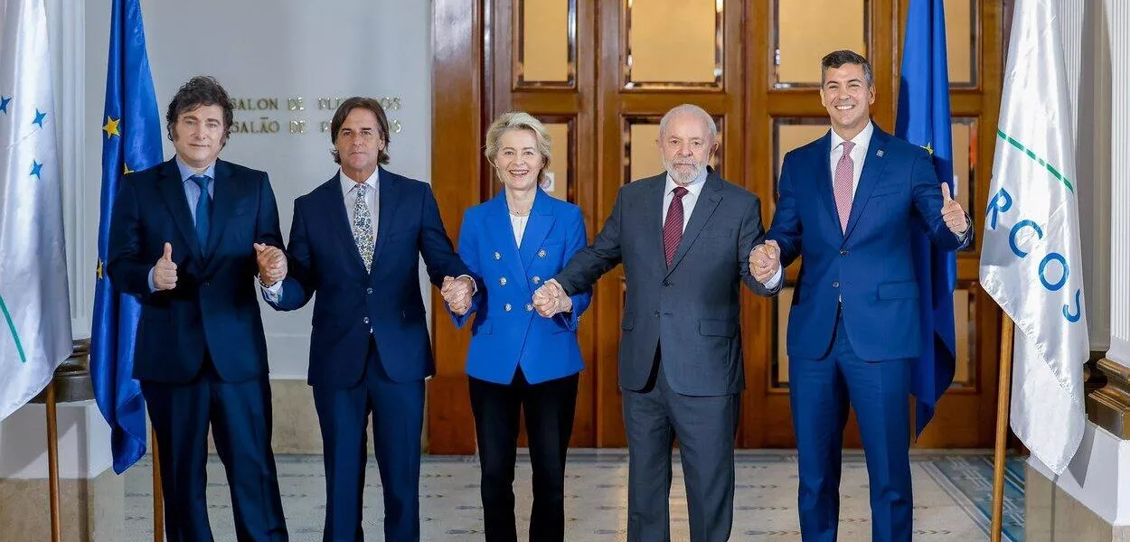 Javier Milei, Luis Lacalle Pou, Ursula von der Leyen, Lula e Santiago Peña
