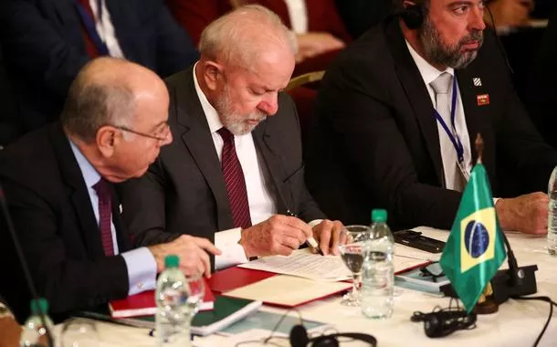 Presidente Luiz Inácio Lula da Silva durante reunião de cúpula do Mercosul em Montevidéu
06/12/2024
