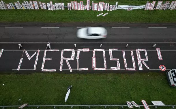 Protesto de agricultores franceses contra acordo comercial entre Mercosul e UE perto de Angouleme, na França
18/11/2024 