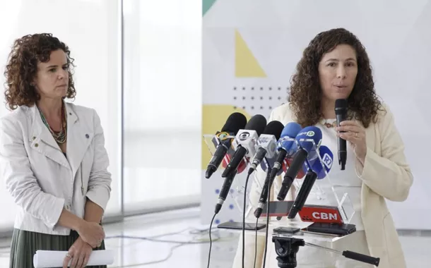A ministra Esther Dweck 
