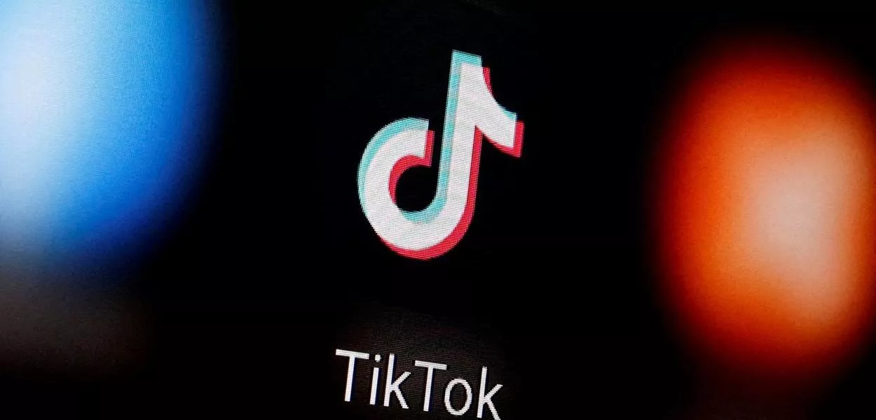 Logo do TikTok logo em um celular