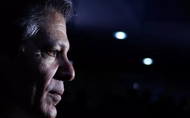 Haddad diz que esquerda não quer cortar gastos, e direita não quer pagar imposto: "Como é que fecha a conta?"