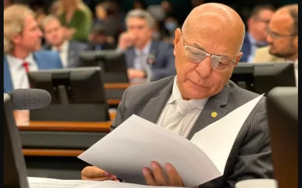 Deputado acusado de estupro vota a favor de castração química para estupradores