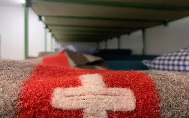 Bandeira suíça em abrigo subterrâneo em Gollion
 12/12/2024   