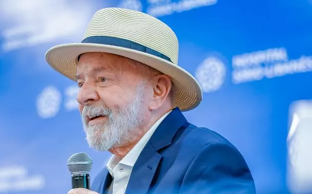 "A única coisa errada no País é o juro acima de 12%", diz Lula