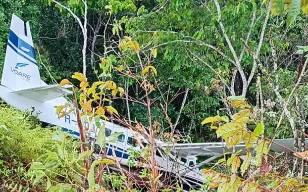 Avião de carga sai da pista durante pouso na Terra Yanomami em Roraima