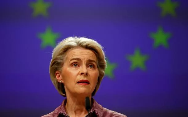 Chefe da Comissão Europeia diz que vai revisar algumas sanções contra a Síria