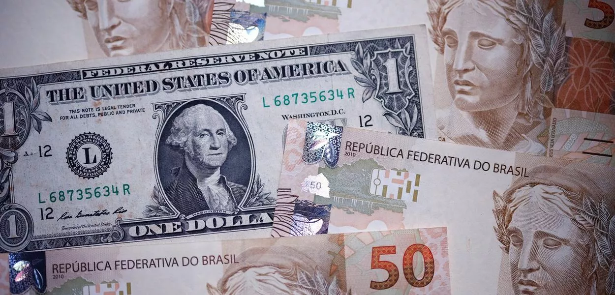 Notas de real e dólar - 18/12/2024.