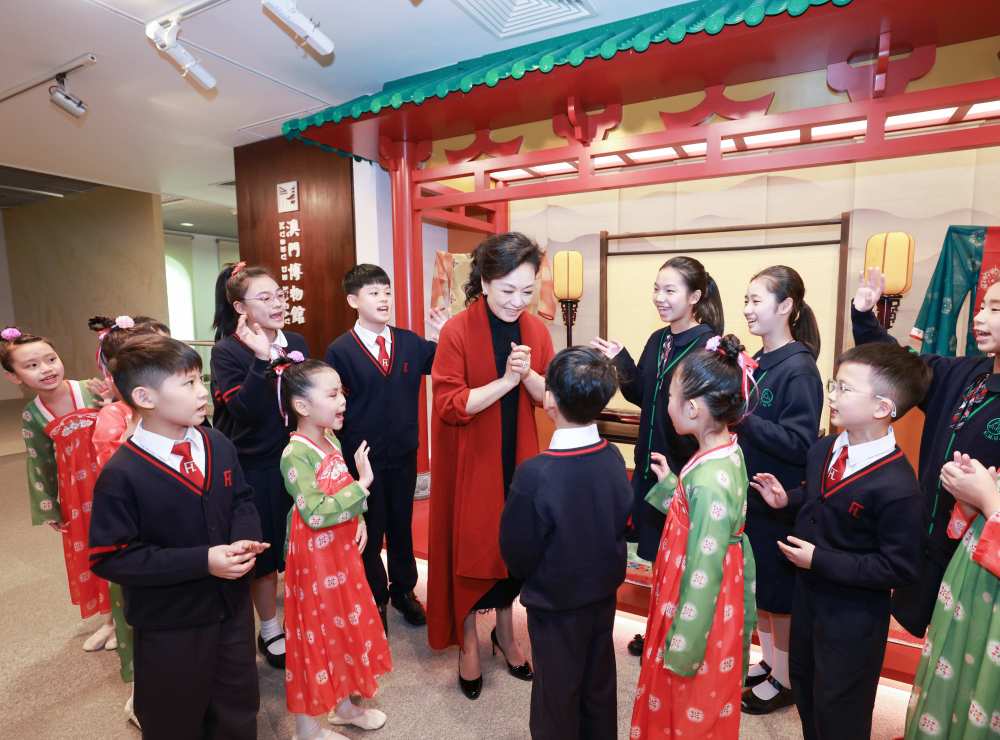 Peng Liyuan visita Museu de Macau