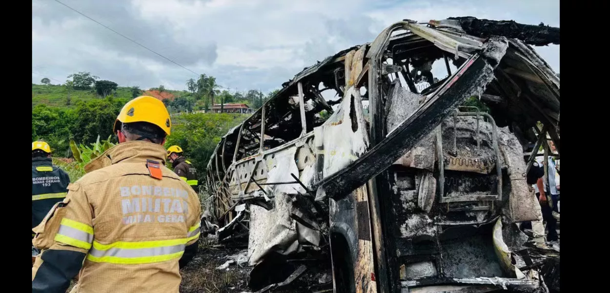 Acidente na BR-116, próximo à região de Lajinha, no município de Teófilo Otoni (MG)
