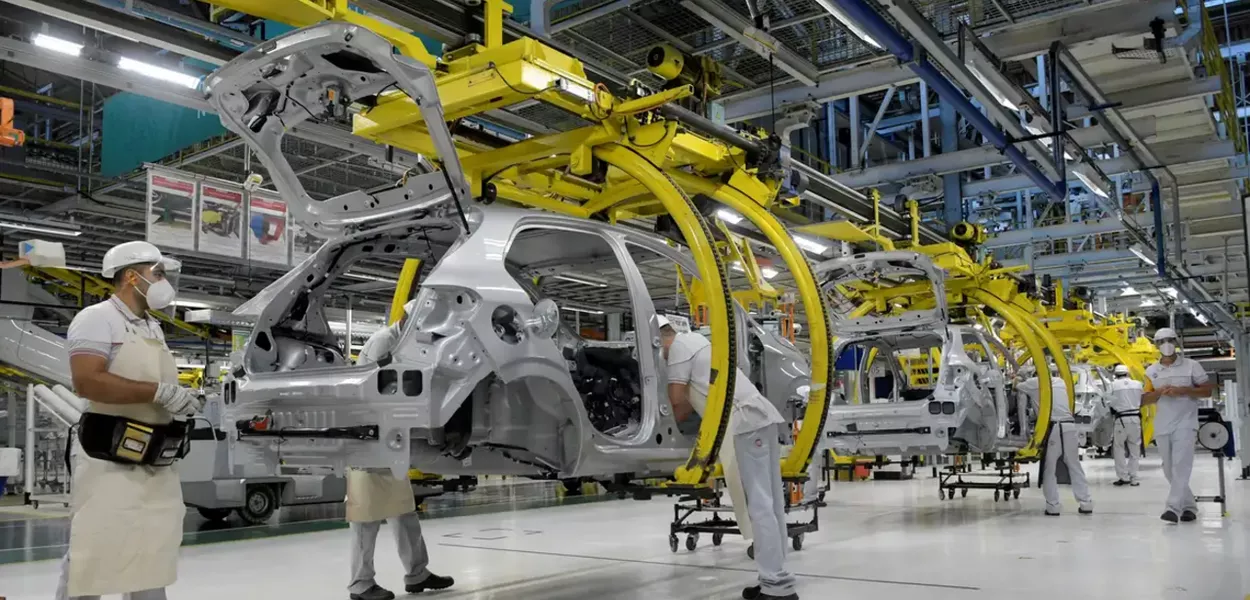 Produção industrial cresce 0,1% em abril, diz IBGE