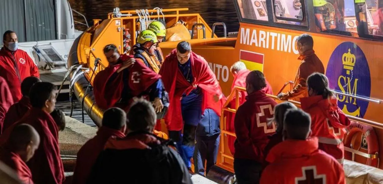 Sobreviventes do naufrágio do navio cargueiro russo Ursa Major