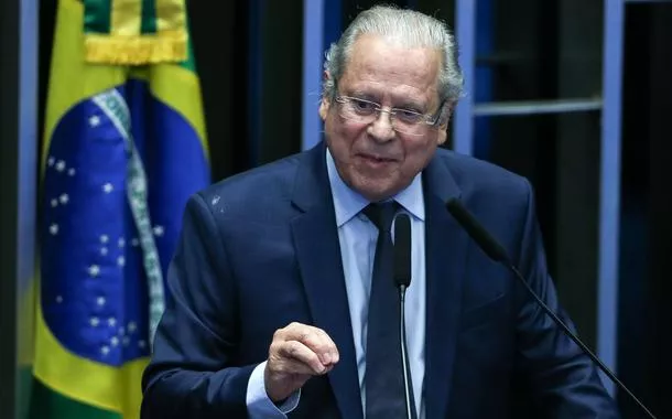 O Brasil precisa de um projeto nacional de desenvolvimento para enfrentar as incertezas globais, afirma José Dirceu