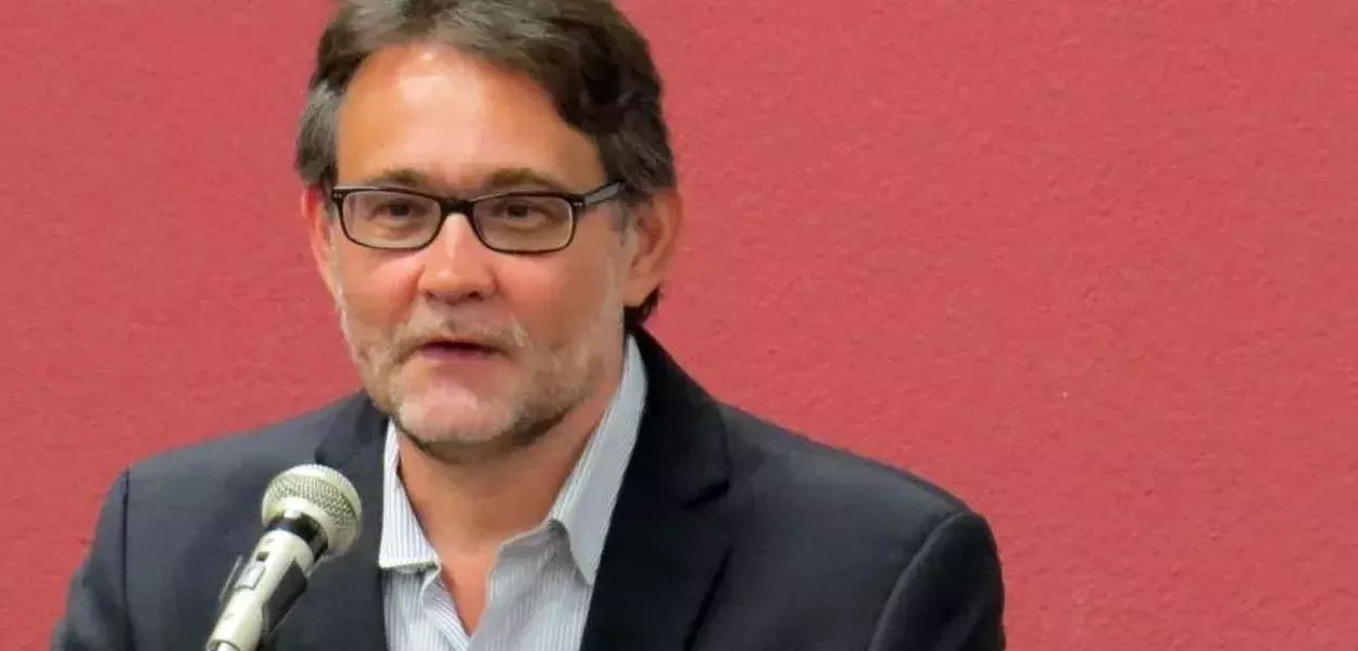 "Brasil tem uma quinta-coluna como nunca antes em sua história", diz João Cezar de Castro Rocha