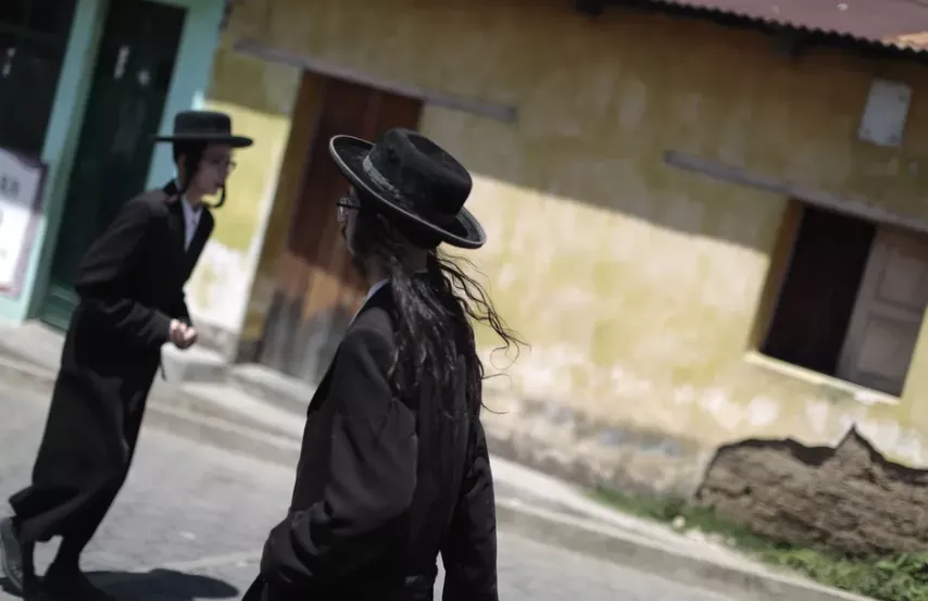 Membros do Lev Tahor em San Juan La Laguna